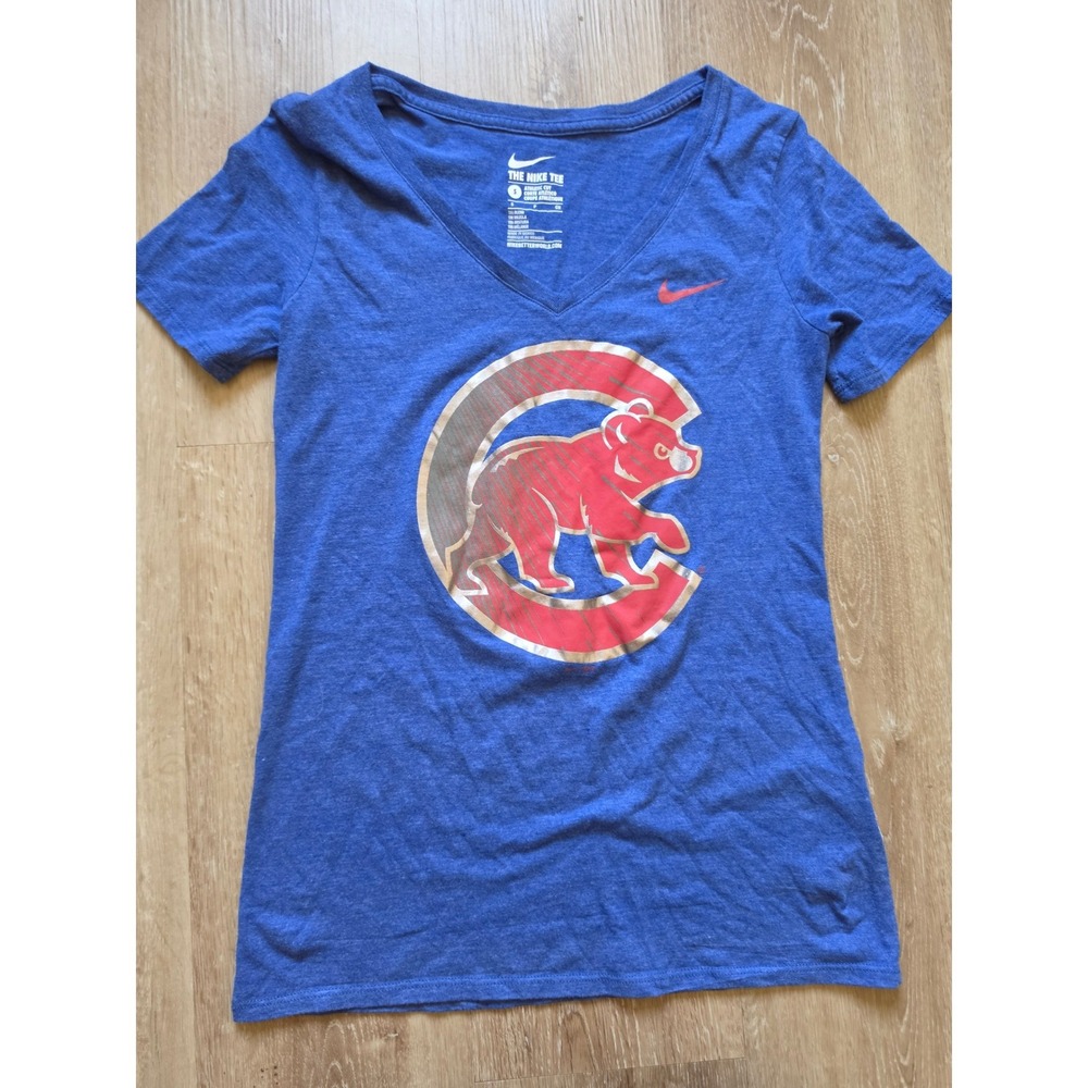 Nike Chicago Cubs V-Neck Graphic T-Shirt Blue Heather Womens Small Athletic Cut